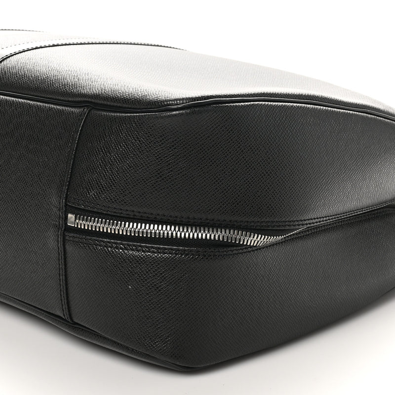 Louis Vuitton Taiga Helanga 1 Poche