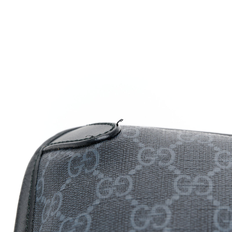 Gucci Gg Supreme Web Medium Messenger