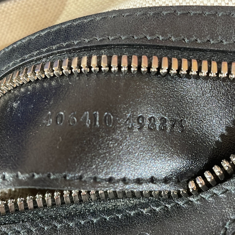 Front Zip Messenger Gg Embossed