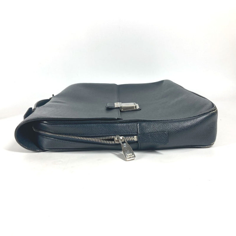 Vassili Handbag Taiga Leather Pm