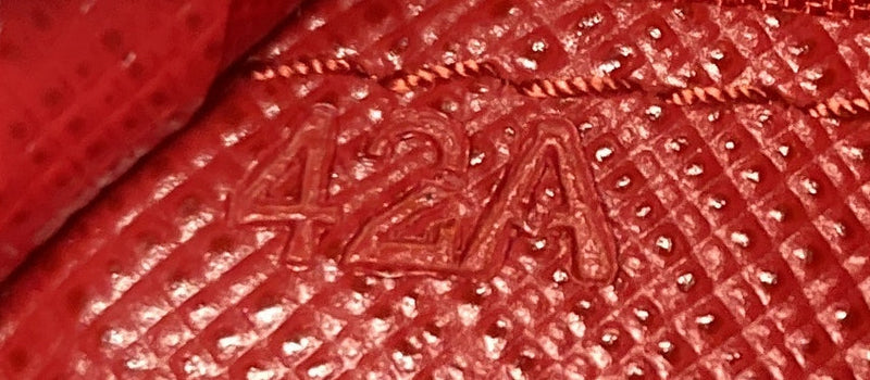 Monochrome Wristlet Wallet On Chain