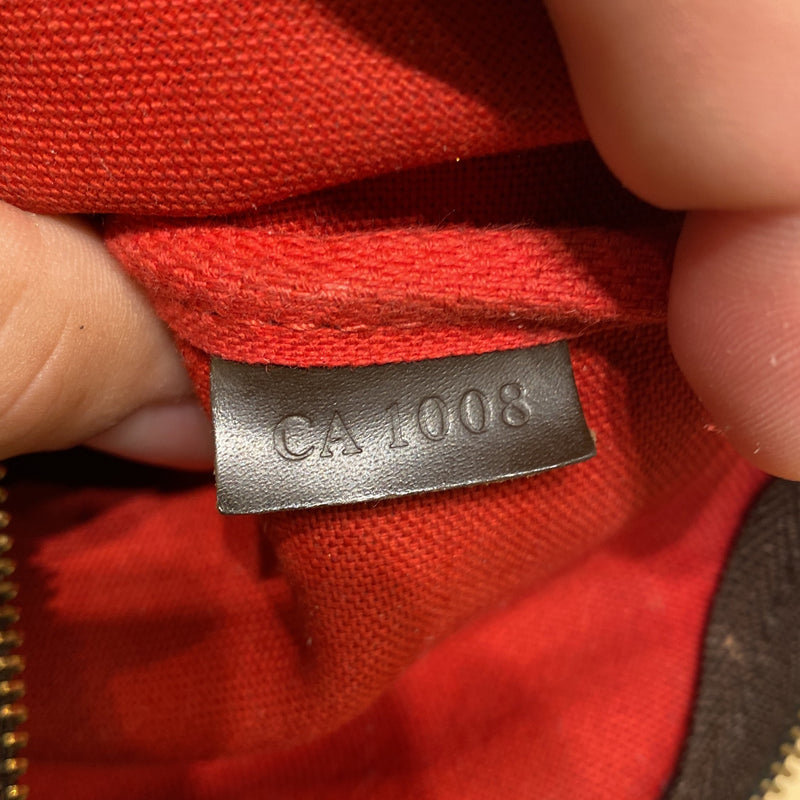 Navona Pochette Accessoires Damier