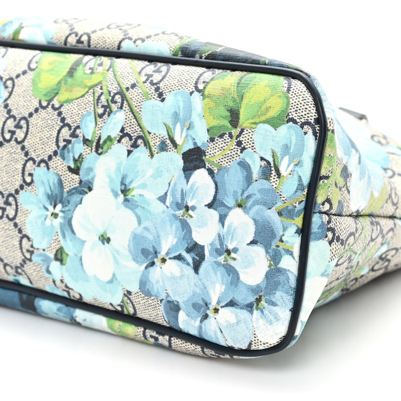 Gucci Gg Supreme Blooms Small Zippered