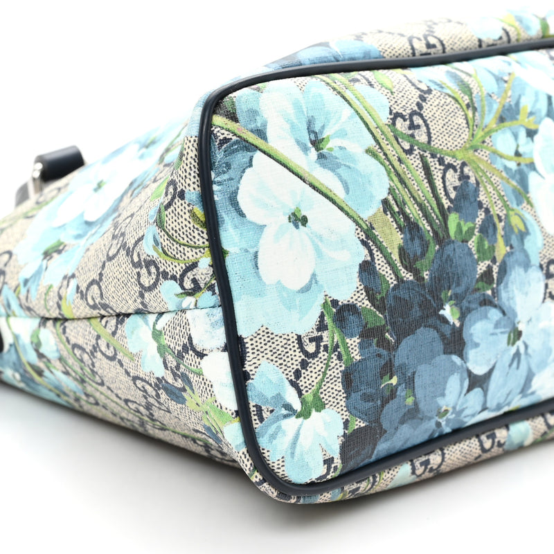 Gucci Gg Supreme Blooms Small Zippered