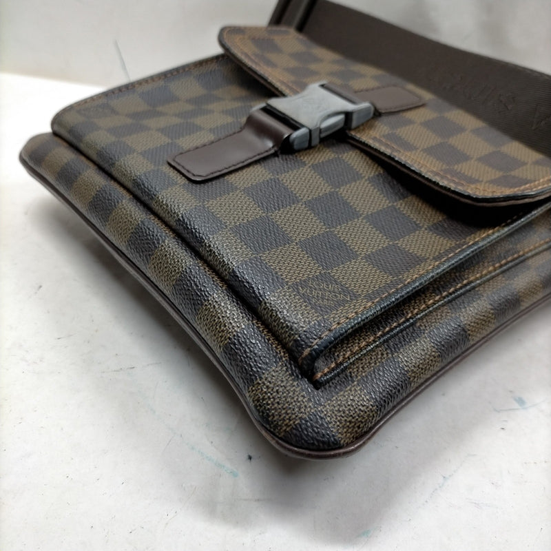 Louis Vuitton Lv Shoulder Bag Pochette