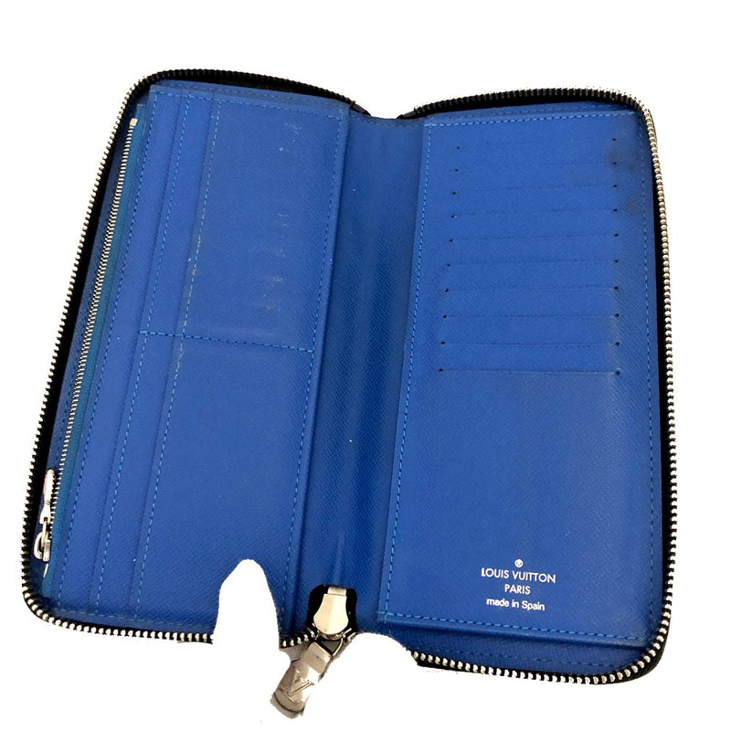 Louis Vuitton Taiga Vertical Leather