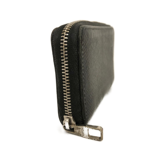 Louis Vuitton Taiga Zippy Zip Around