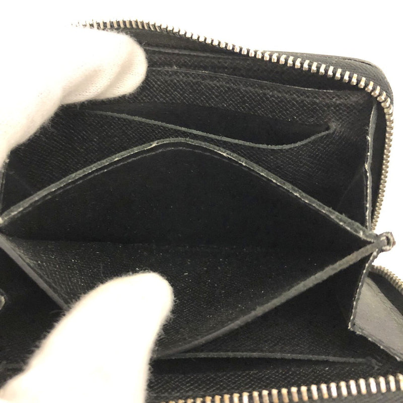 Louis Vuitton Taiga Zippy Zip Around
