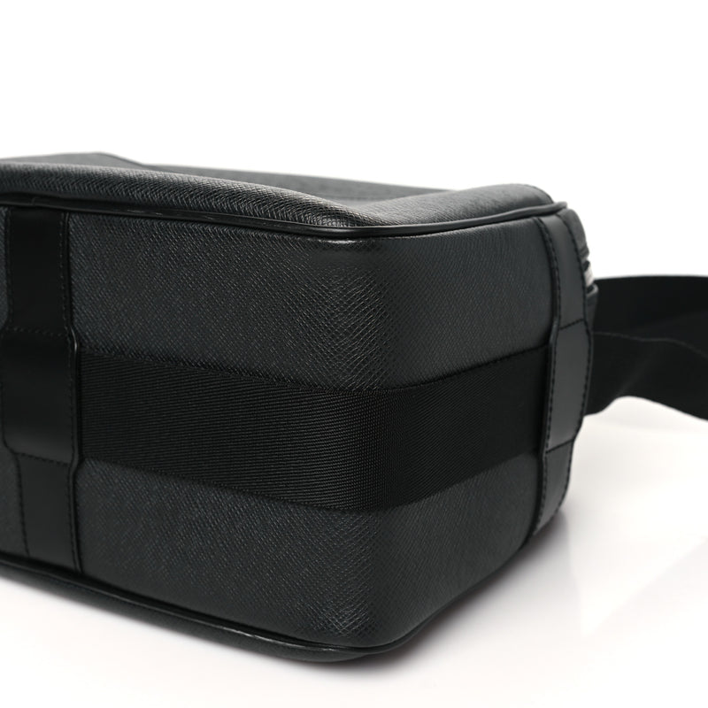 Louis Vuitton Taiga Reporter Messenger