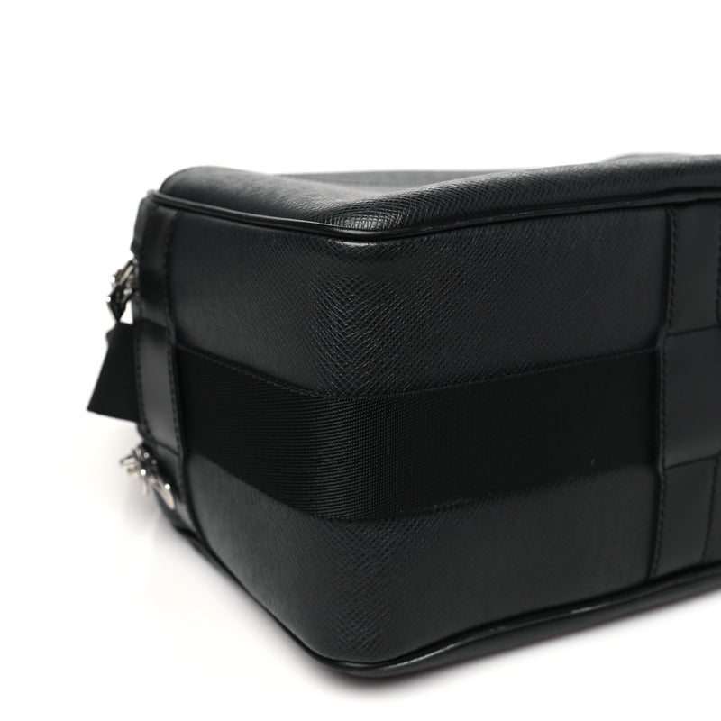 Louis Vuitton Taiga Reporter Messenger