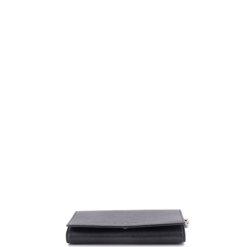 Essential Wallet On Zipper Chain Leather