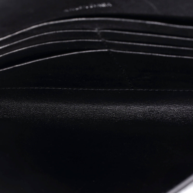 Essential Wallet On Zipper Chain Leather