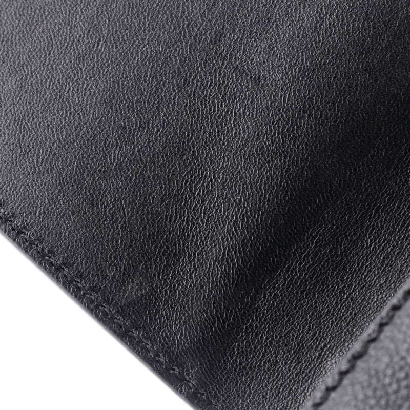 Essential Wallet On Zipper Chain Leather