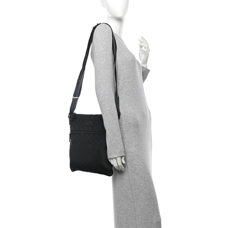 Nylon Medium Flat Messenger Bag Black