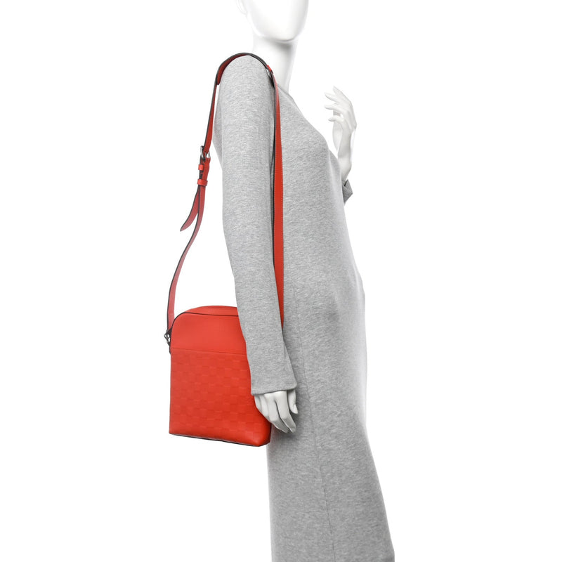 Damier Infini District Pochette Magma