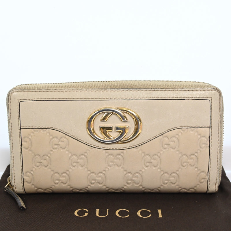 Gucci Gg Interlocking Leather Round