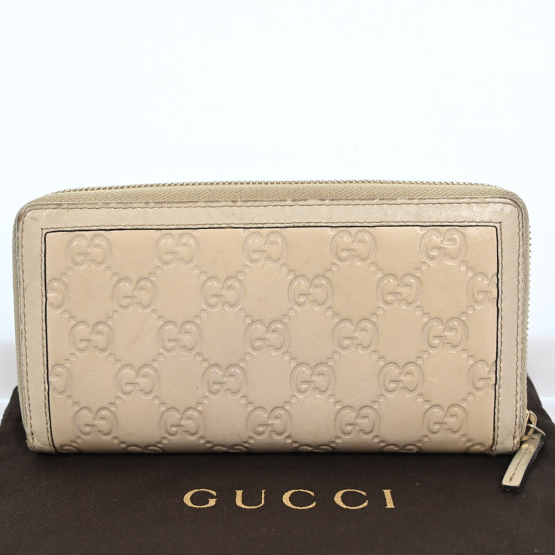 Gucci Gg Interlocking Leather Round
