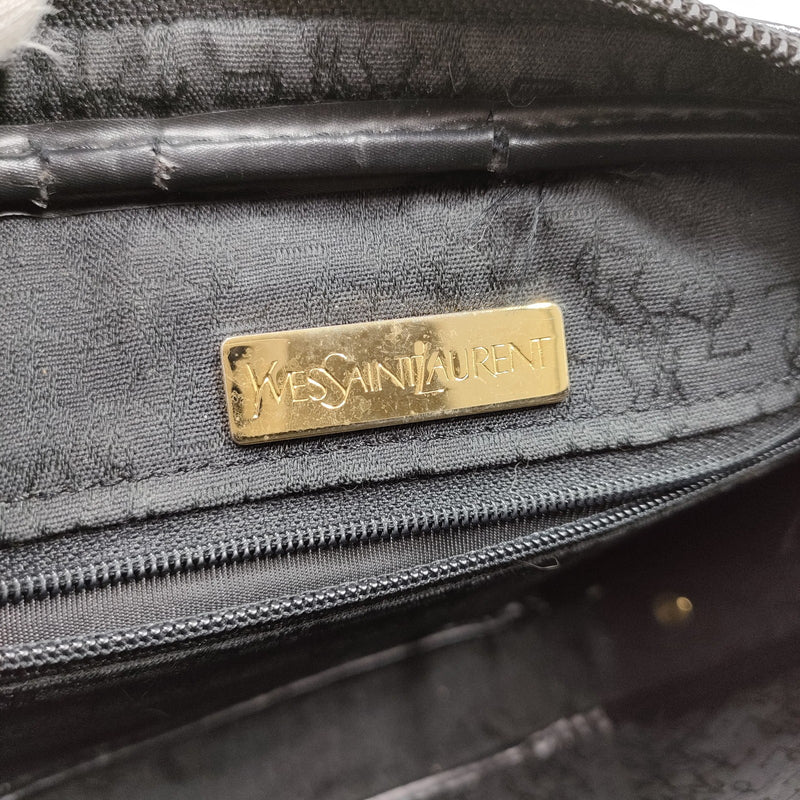 No Tariff Yves Saint Laurent Shoulder