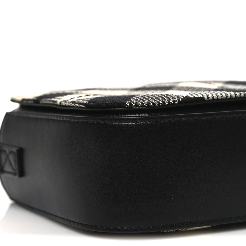 Jacquard Check Snip Bag Black