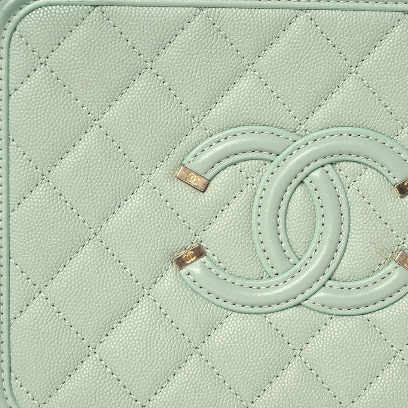 Caviar Quilted Medium Cc Filigree Vanity