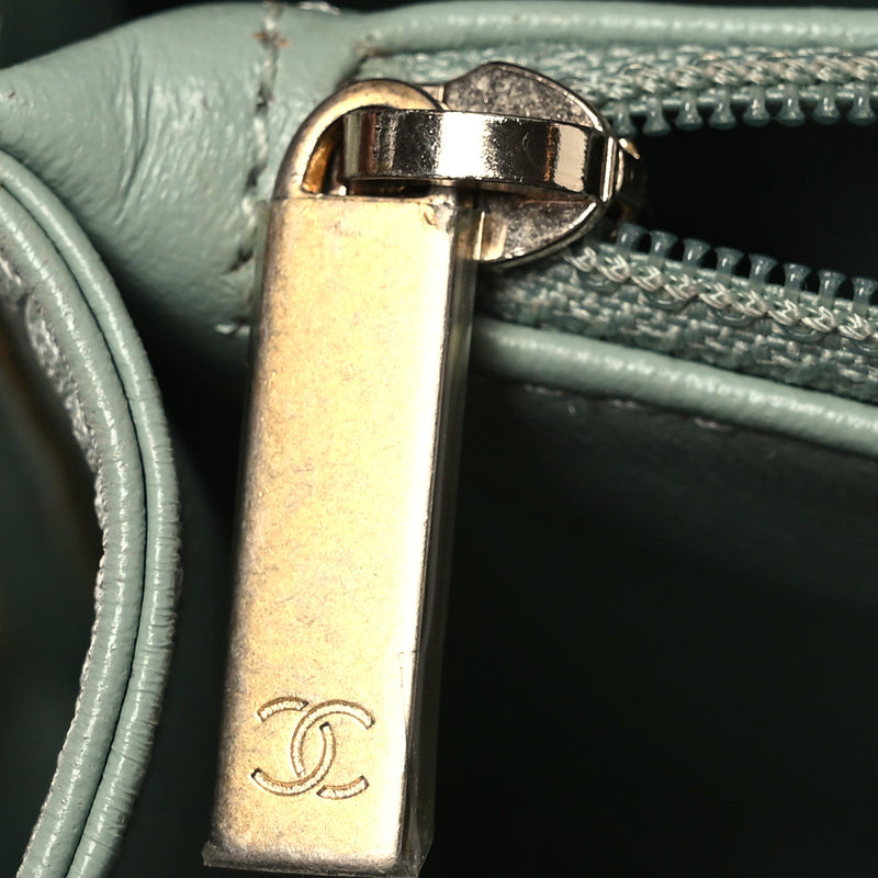 Caviar Quilted Medium Cc Filigree Vanity