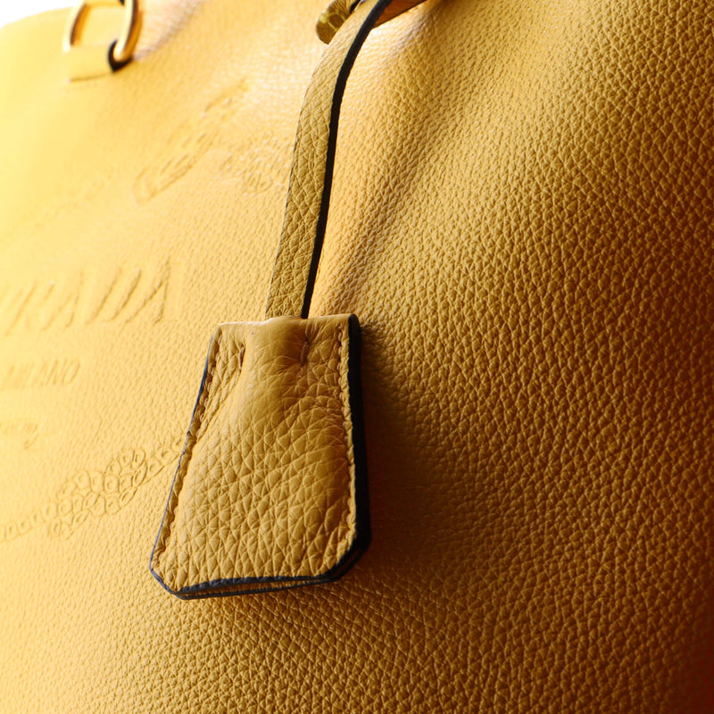 Embossed Logo Open Tote Vitello Daino