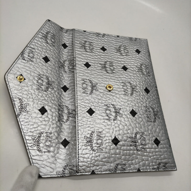 No Tariff Mcm Clutch Bag Silver Pvc