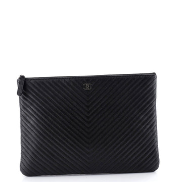 O Case Clutch Chevron Caviar Medium