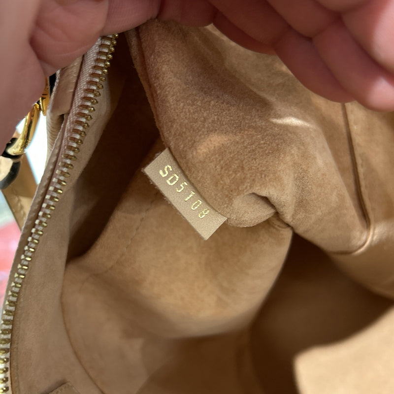 V Tote Empreinte Leather Mm