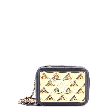 Cc Zip Around Clutch With Chain Quilted