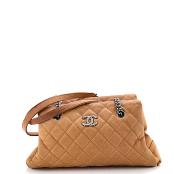 Lady Pearly Tote Quilted Iridescent