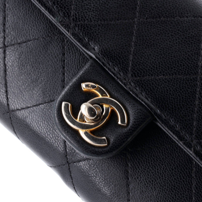 Chic Pearls Clutch With Chain Quilted