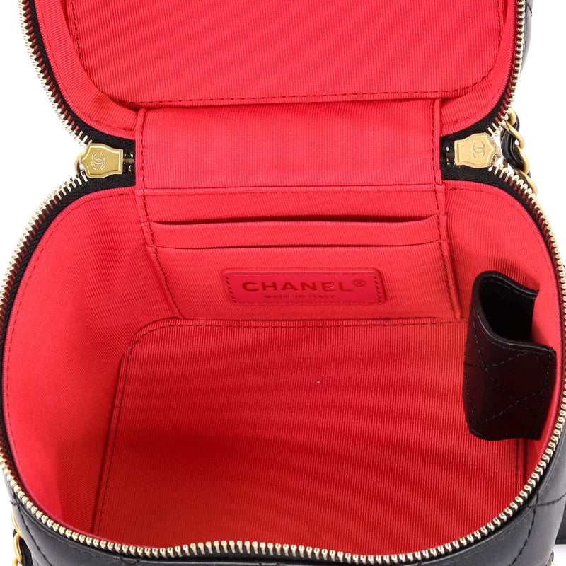 Chain Bar Vanity Case With Quilted
