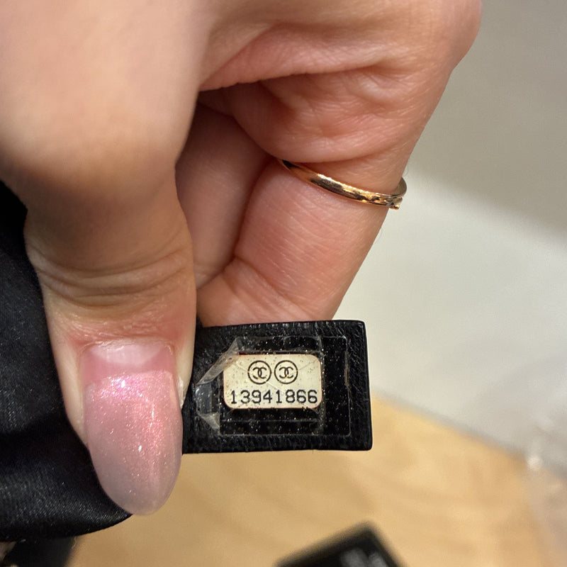 Grand Shopping Tote Quilted Caviar