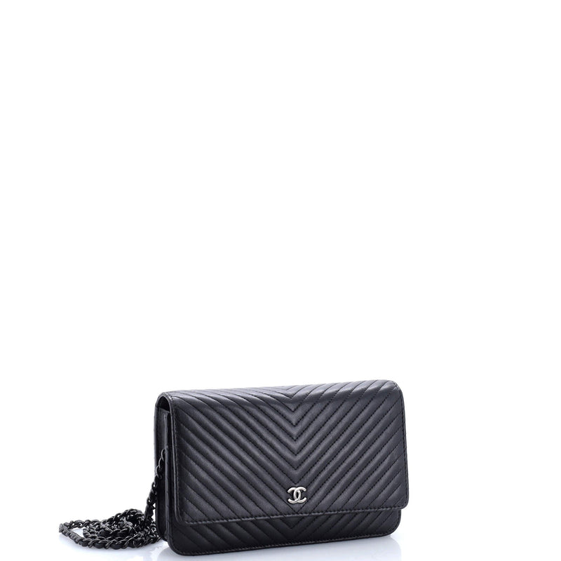 So Black Wallet On Chain Chevron
