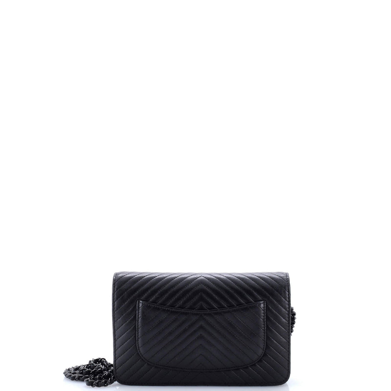 So Black Wallet On Chain Chevron