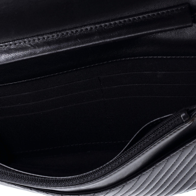 So Black Wallet On Chain Chevron