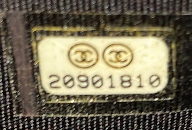 So Black Wallet On Chain Chevron