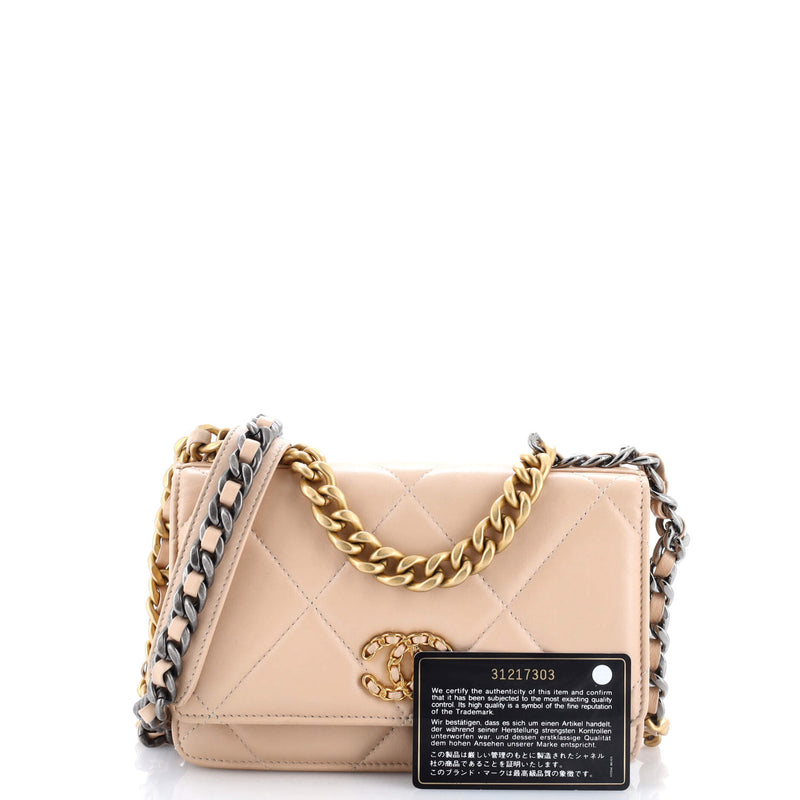 19 Wallet On Chain Quilted Lambskin