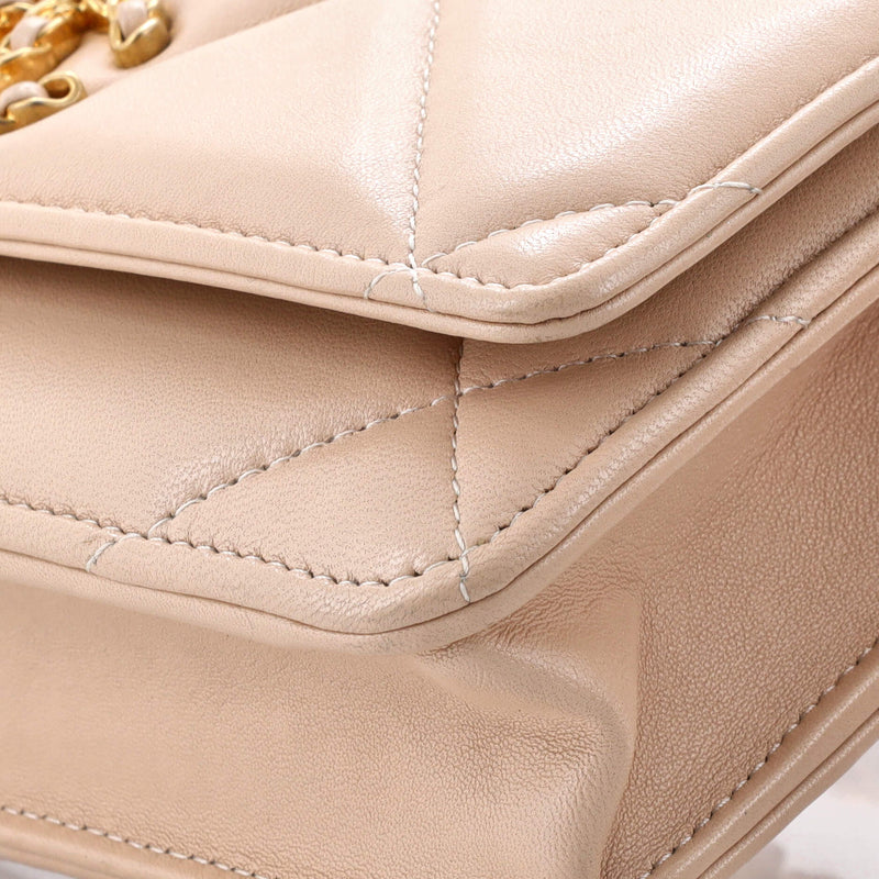 19 Wallet On Chain Quilted Lambskin