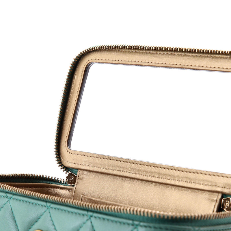 Pearl Crush Vanity Case With Chain