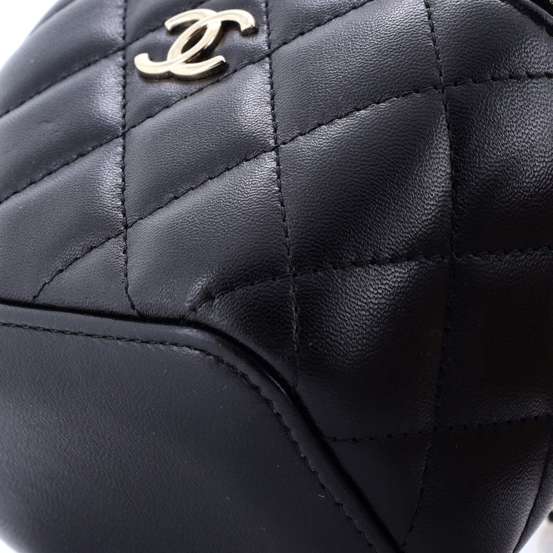 Lock Frame Vanity Case With Chain