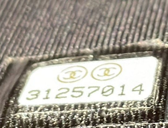 Lock Frame Vanity Case With Chain