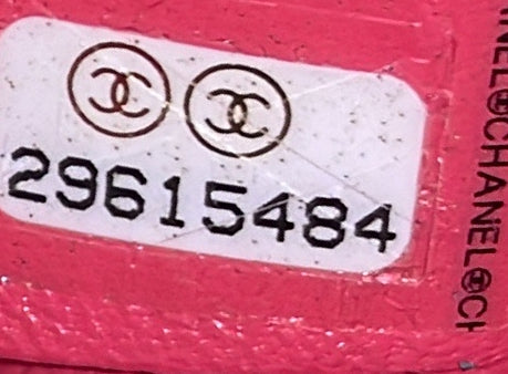 Filigree Vertical Vanity Case Pvc With