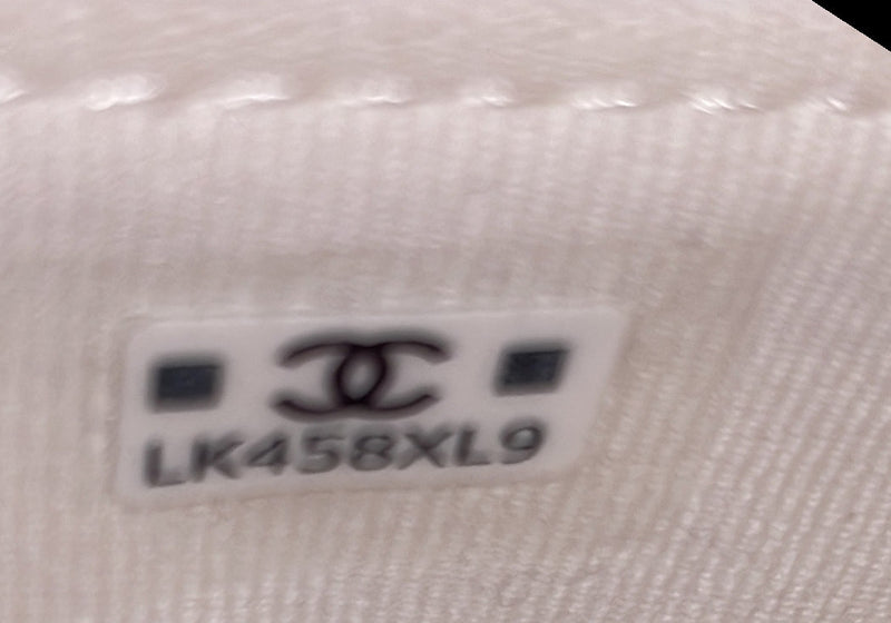 Tiny Cc Link Flap Phone Holder With