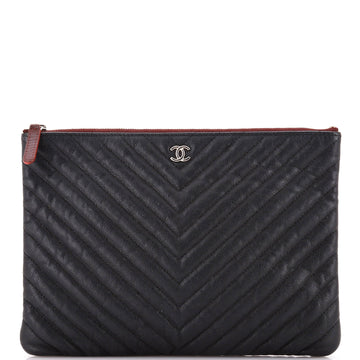 O Case Clutch Chevron Caviar Medium