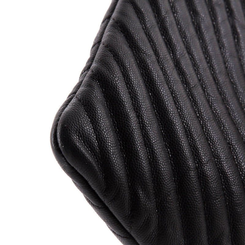 O Case Clutch Chevron Caviar Medium