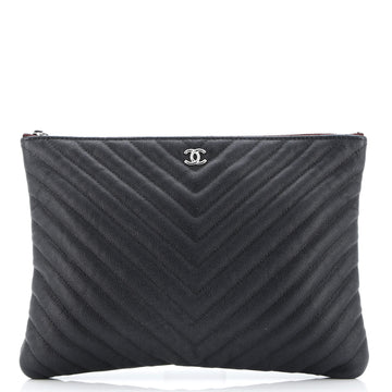O Case Clutch Chevron Caviar Medium