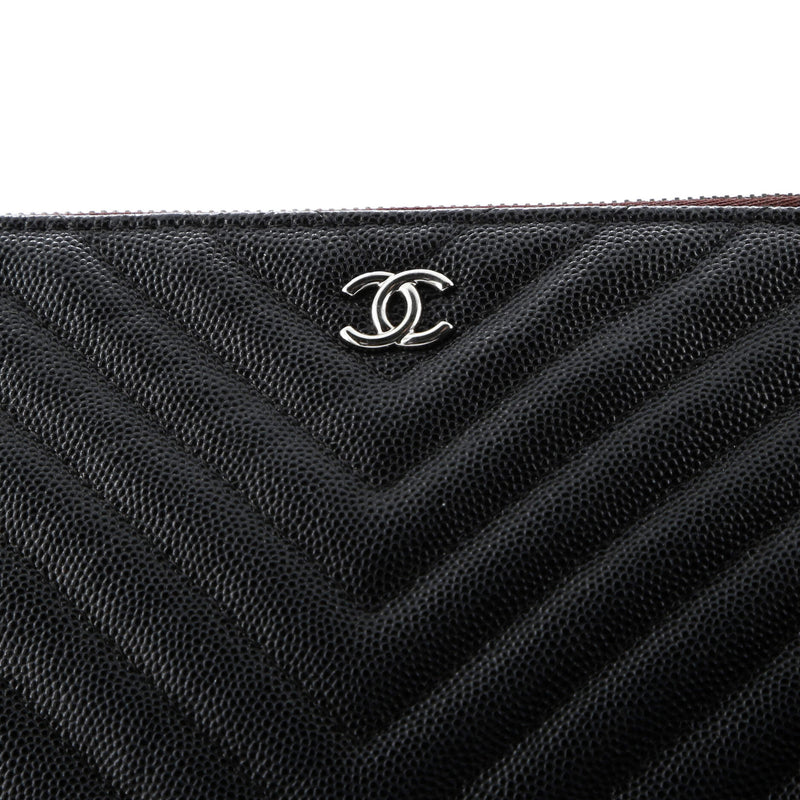 O Case Clutch Chevron Caviar Medium