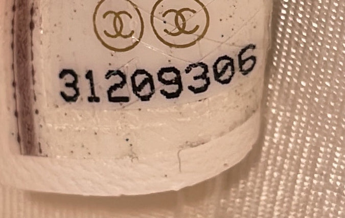 Cc Round Vanity Case With Chain Quilted